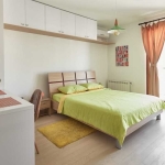 Дава се под наем Двустаен апартамент в Пловдив, Остромила - 80 кв.м за 336.6 € - Снимка #1