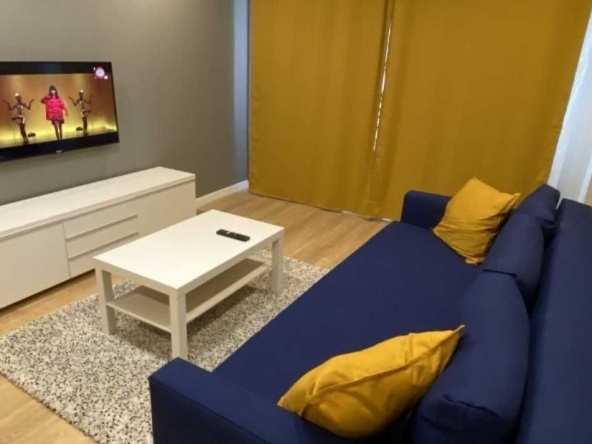 Дава се под наем Тристаен апартамент в Пловдив, Тракия - 90 кв.м за 382.5 € - Снимка #1