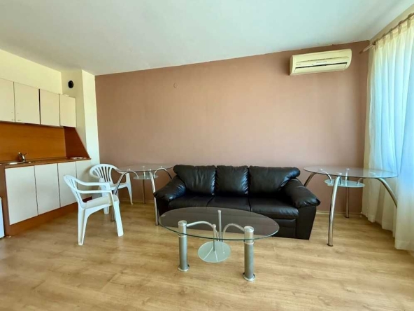 Двустаен апартамент в к.к. Слънчев бряг - 67 кв.м за 682 €/кв.м - Снимка #1