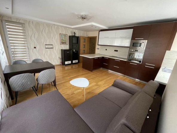 Дава се под наем Тристаен апартамент в Пловдив, Център - 90 кв.м за 575 € - Снимка #1