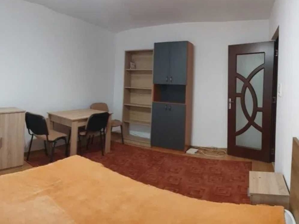 Дава се под наем Едностаен апартамент в Пловдив, Изгрев - 45 кв.м за 153 € - Снимка #1