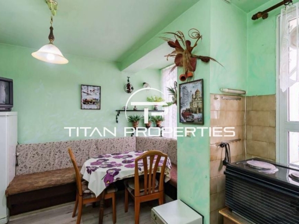 Дава се под наем Тристаен апартамент в Варна, Спортна зала - 90 кв.м за 562 € - Снимка #1