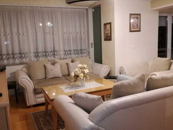 Дава се под наем Тристаен апартамент в Пловдив, Остромила - 79 кв.м за 270.3 € - Снимка #1