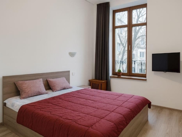 Дава се под наем Едностаен апартамент в Варна, ЖП Гара - 45 кв.м за 375 € - Снимка #1