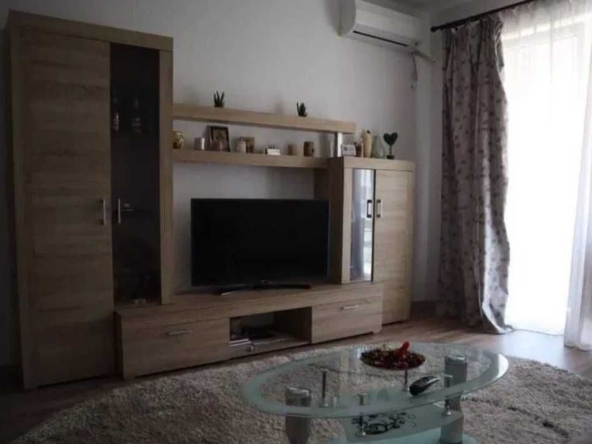 Дава се под наем Тристаен апартамент в Пловдив, Коматево - 90 кв.м за 321.3 € - Снимка #1