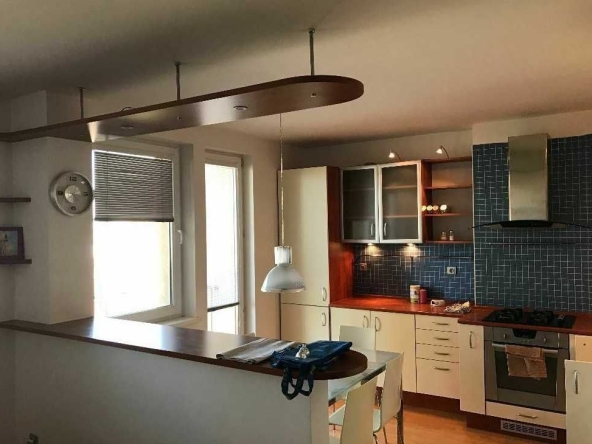 Дава се под наем Тристаен апартамент в Пловдив, Мараша - 85 кв.м за 348.84 € - Снимка #1