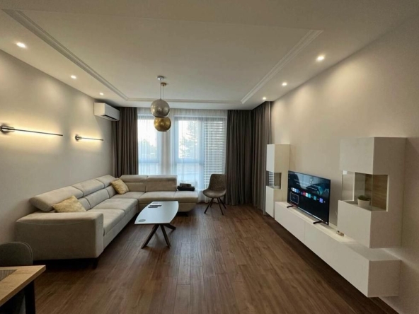 Дава се под наем Двустаен апартамент в Пловдив, Младежки Хълм - 75 кв.м за 750 € - Снимка #1