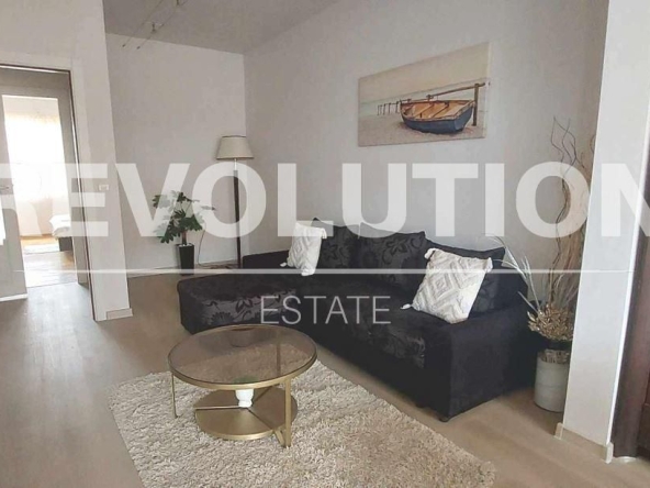 Дава се под наем Четиристаен апартамент в Варна, Център - 100 кв.м за 1000 € - Снимка #1