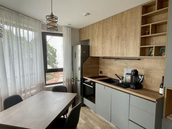 Дава се под наем Тристаен апартамент в Пловдив, Център - 75 кв.м за 650 € - Снимка #1