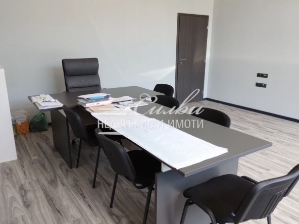 Дава се под наем Офис в Шумен, Пазара - 45 кв.м за 270.3 € - Снимка #1