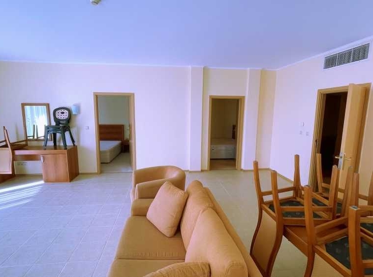Тристаен апартамент в Поморие - 128 кв.м за 508 €/кв.м - Снимка #11