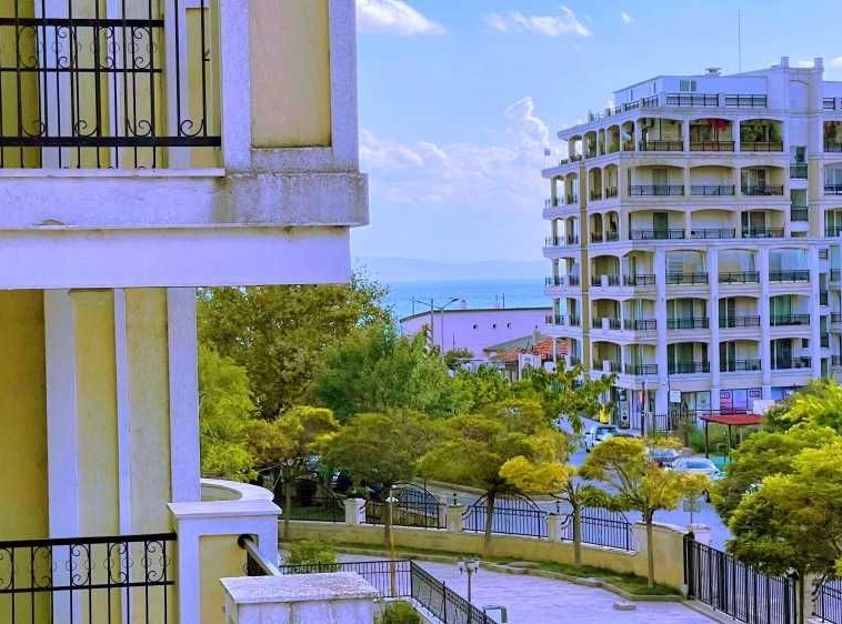 Тристаен апартамент в Поморие - 128 кв.м за 508 €/кв.м - Снимка #13