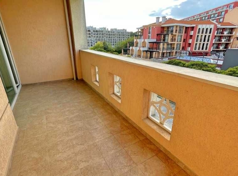 Тристаен апартамент в Поморие - 128 кв.м за 508 €/кв.м - Снимка #19