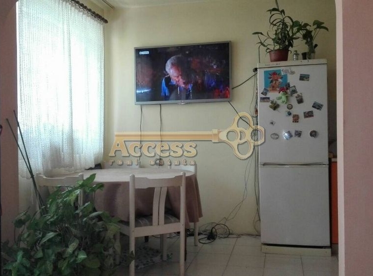 Дава се под наем Тристаен апартамент в Варна, Гръцка махала - 100 кв.м за 490лв € - Снимка #2