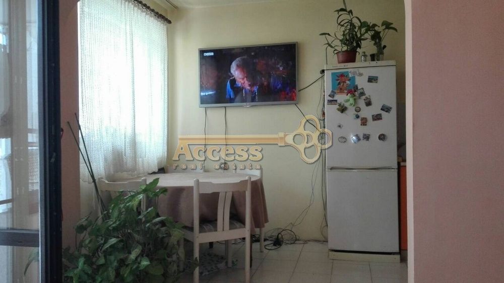 Дава се под наем Тристаен апартамент в Варна, Гръцка махала - 100 кв.м за 490лв € - Снимка #2
