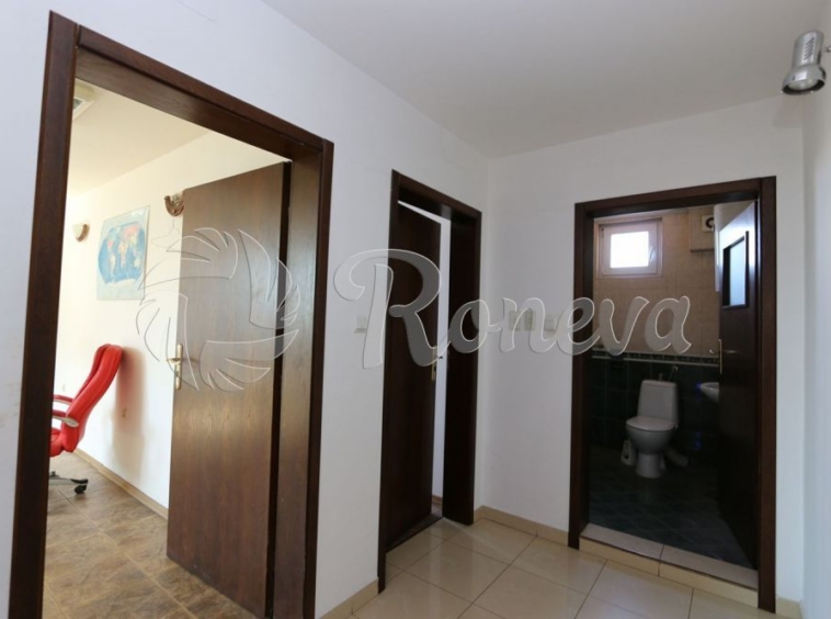 Дава се под наем Офис в Варна, Център - 150 кв.м за 450 € - Снимка #2