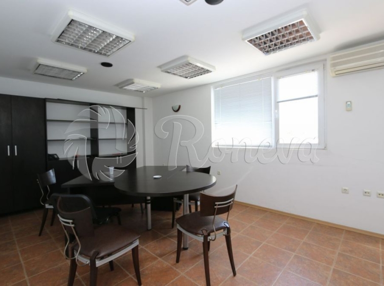 Дава се под наем Офис в Варна, Център - 150 кв.м за 450 € - Снимка #3