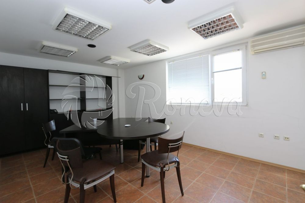 Дава се под наем Офис в Варна, Център - 150 кв.м за 450 € - Снимка #3