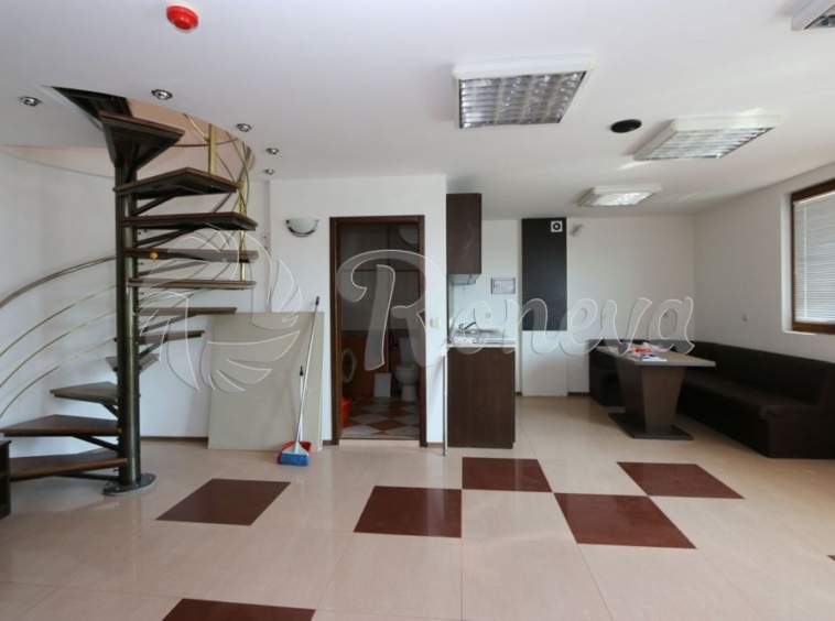 Дава се под наем Офис в Варна, Център - 150 кв.м за 450 € - Снимка #8