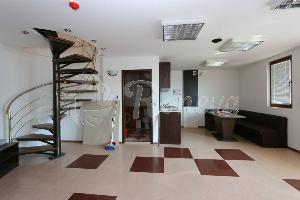 Дава се под наем Офис в Варна, Център - 150 кв.м за 450 € - Снимка #8