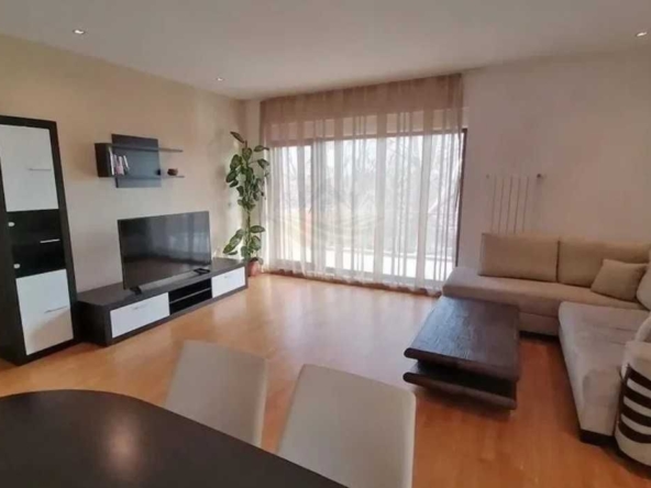 Дава се под наем Тристаен апартамент в Пловдив, Изгрев - 90 кв.м за 400лв € - Снимка #1