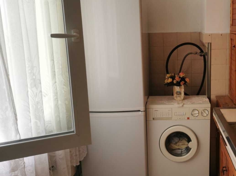 Дава се под наем Тристаен апартамент в Шумен, Тракия - 92 кв.м за 400лв € - Снимка #6