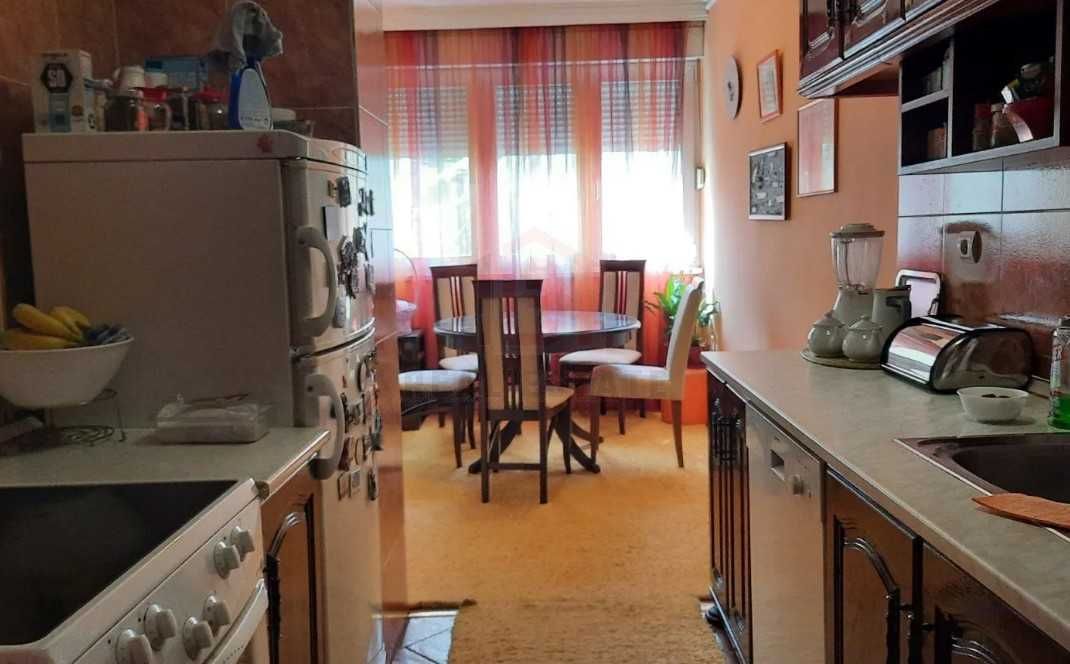 Дава се под наем Тристаен апартамент в Пловдив, Тракия - 76 кв.м за 170 € - Снимка #1