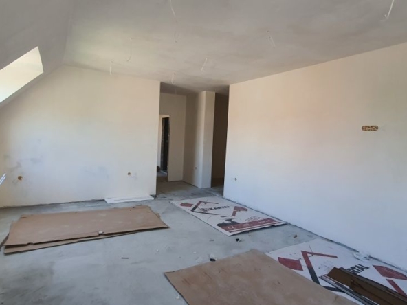 Тристаен апартамент в Казанлък - 108 кв.м за 1250 €/кв.м - Снимка #1