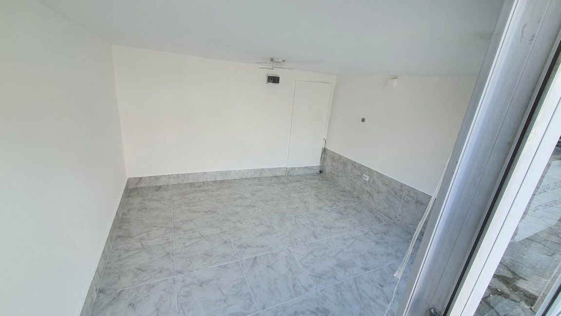 Дава се под наем Магазин в Кърджали, Център - 15 кв.м за 299лв € - Снимка #4