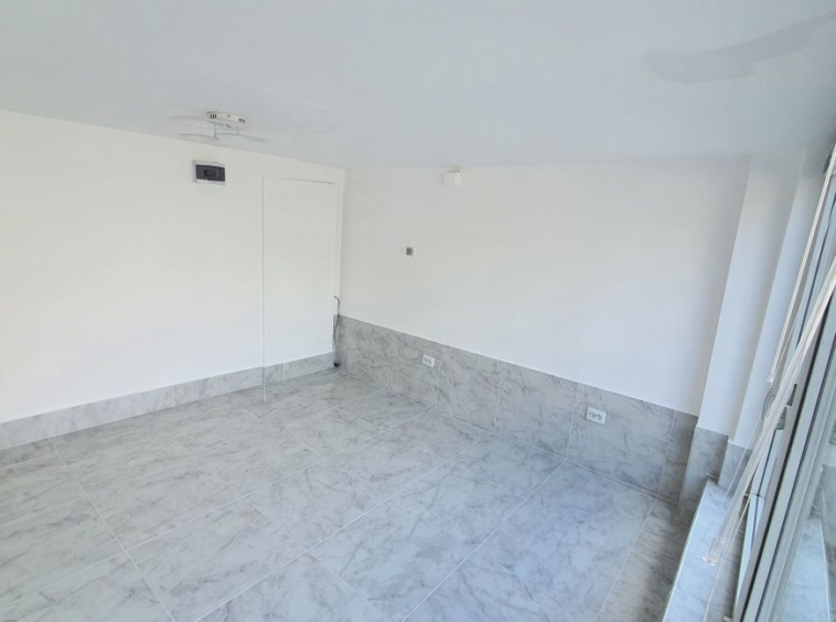 Дава се под наем Магазин в Кърджали, Център - 15 кв.м за 299лв € - Снимка #5
