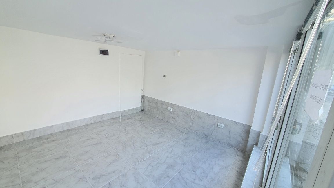 Дава се под наем Магазин в Кърджали, Център - 15 кв.м за 299лв € - Снимка #5