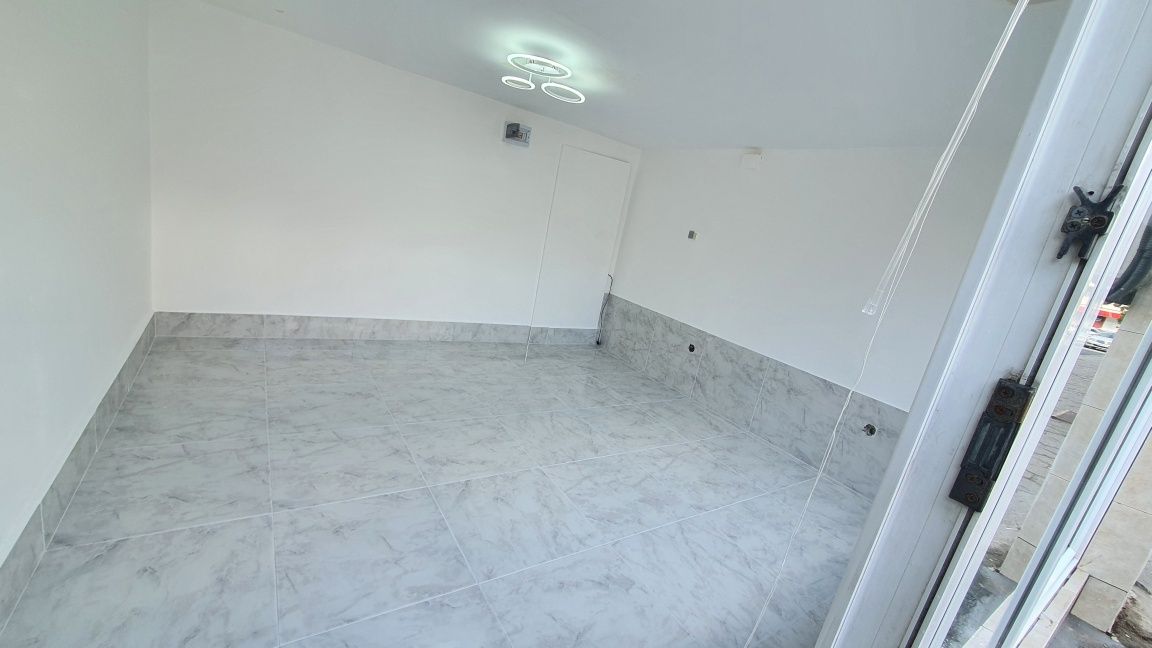 Дава се под наем Магазин в Кърджали, Център - 15 кв.м за 299лв € - Снимка #6