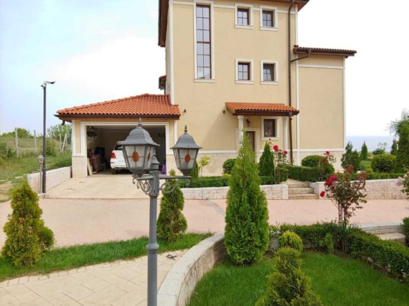 Къща в с. Кошарица, Област Бургас - 208 кв.м за 1106 €/кв.м - Снимка #1