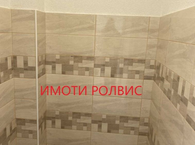 Дава се под наем Магазин в Шумен, Боян Българанов 2 - 58 кв.м за 800лв € - Снимка #2