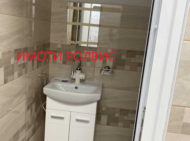 Дава се под наем Магазин в Шумен, Боян Българанов 2 - 58 кв.м за 800лв € - Снимка #4