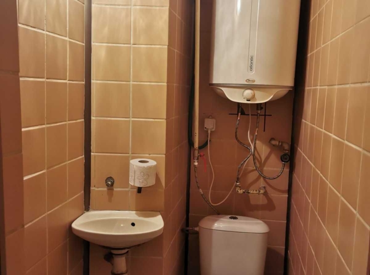 Дава се под наем Тристаен апартамент в Шумен, Тракия - 92 кв.м за 400лв € - Снимка #3