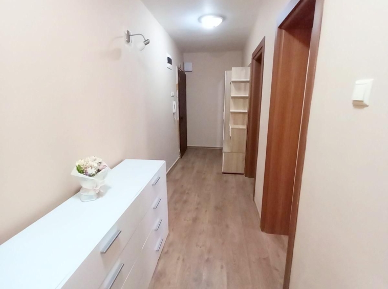 Дава се под наем Двустаен апартамент в Бургас, Център - 50 кв.м за 550лв € - Снимка #4