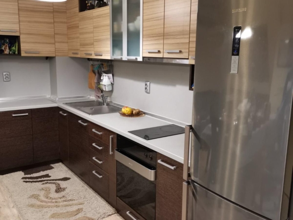 Дава се под наем Тристаен апартамент в Бургас, Възраждане - 100 кв.м за 1300лв € - Снимка #1