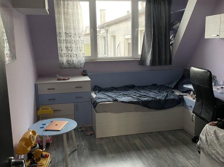Дава се под наем Тристаен апартамент в Бургас, Възраждане - 100 кв.м за 1300лв € - Снимка #15
