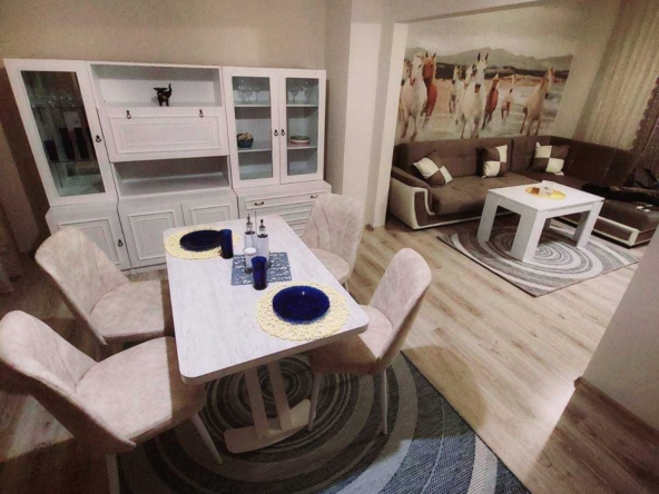 Дава се под наем Тристаен апартамент в Пловдив, Тракия - 100 кв.м за 600лв € - Снимка #1