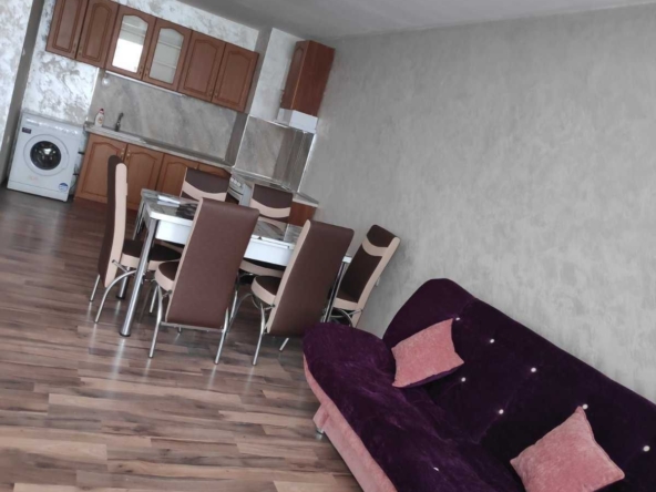 Дава се под наем Двустаен апартамент в Пловдив, Каменица 1 - 80 кв.м за 275 € - Снимка #1