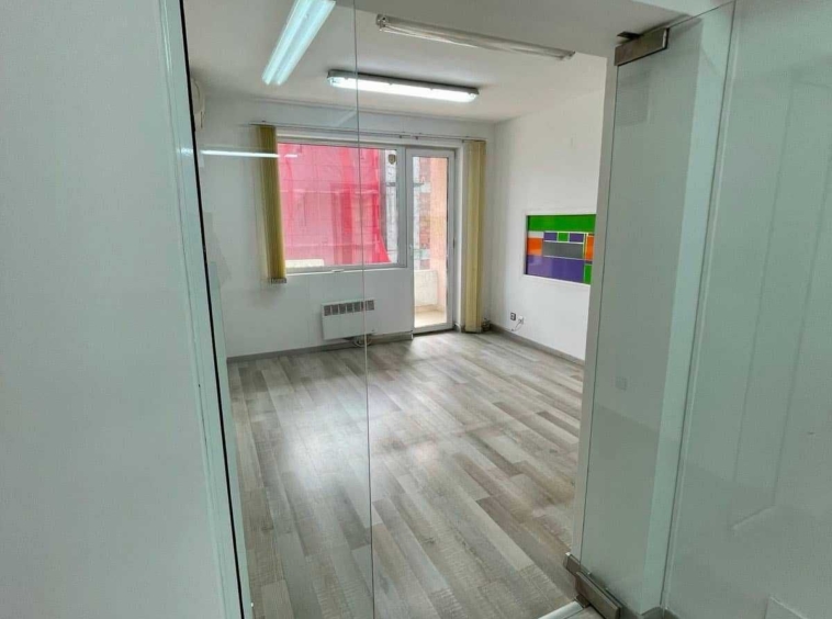 Дава се под наем Офис в София, Кръстова вада - 240 кв.м за 800 € - Снимка #1