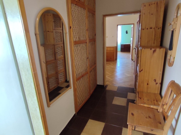Дава се под наем Тристаен апартамент в Стара Загора, Център - 70 кв.м за 400лв € - Снимка #4