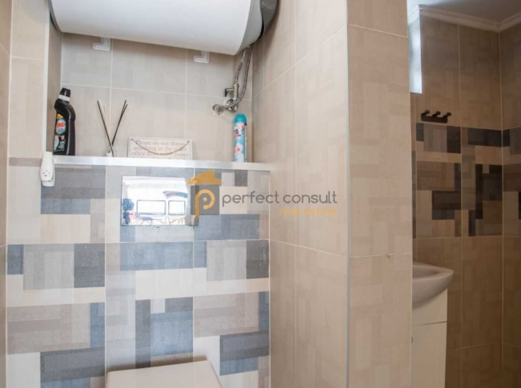 Дава се под наем Етаж от къща в Пловдив, Център - 65 кв.м за 410 € - Снимка #15
