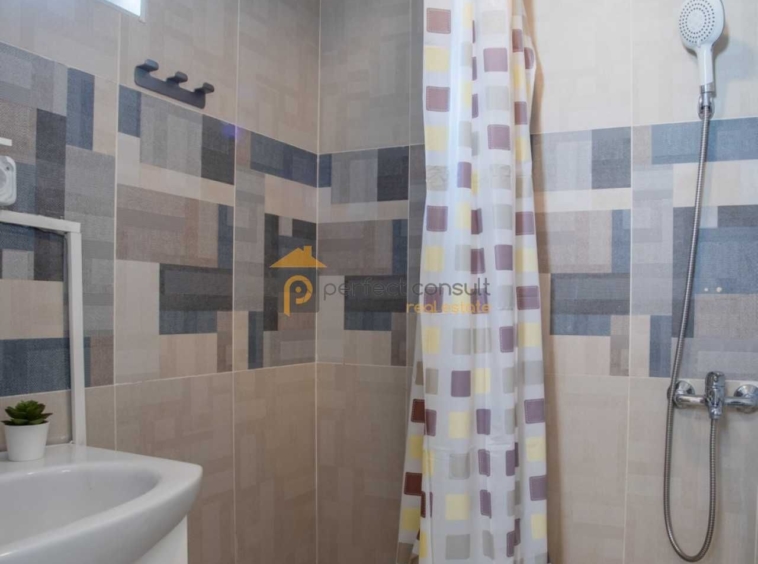 Дава се под наем Етаж от къща в Пловдив, Център - 65 кв.м за 410 € - Снимка #16
