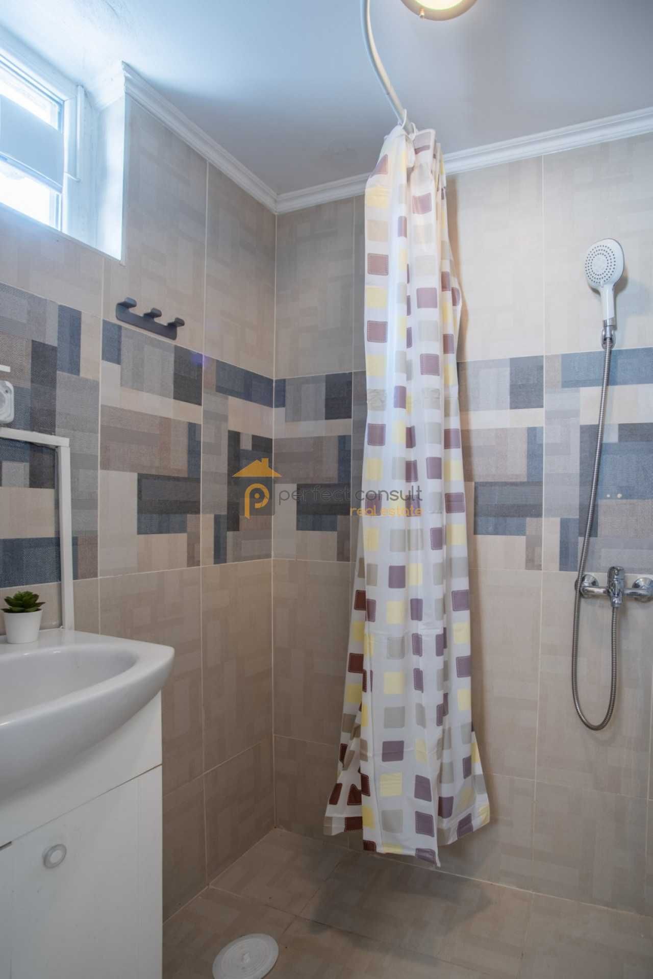 Дава се под наем Етаж от къща в Пловдив, Център - 65 кв.м за 410 € - Снимка #16