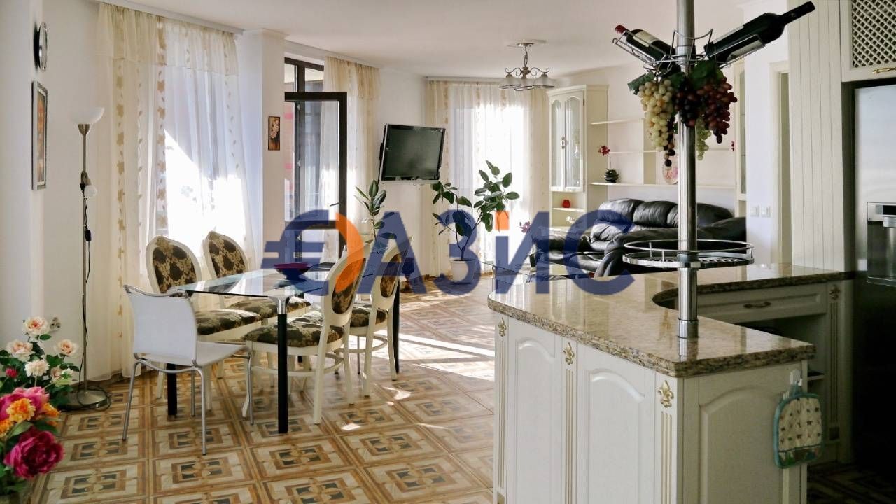 Тристаен апартамент в Несебър - 172 кв.м за 1280 €/кв.м - Снимка #1