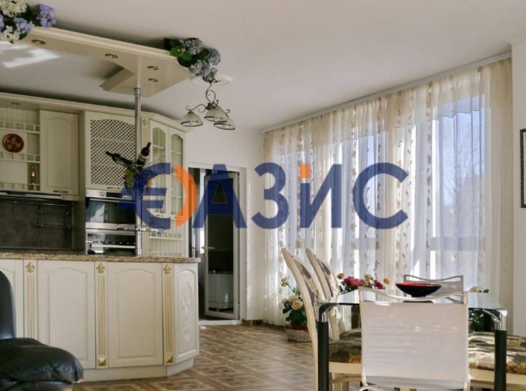Тристаен апартамент в Несебър - 172 кв.м за 1280 €/кв.м - Снимка #2