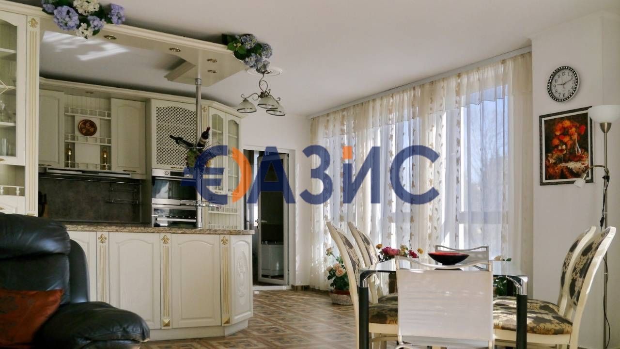 Тристаен апартамент в Несебър - 172 кв.м за 1280 €/кв.м - Снимка #2
