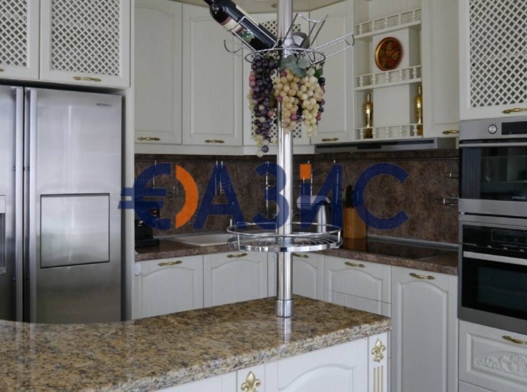 Тристаен апартамент в Несебър - 172 кв.м за 1280 €/кв.м - Снимка #3